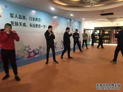 热烈,欢迎,黄台,派出所,的,民警,朋友,到,龙脉,